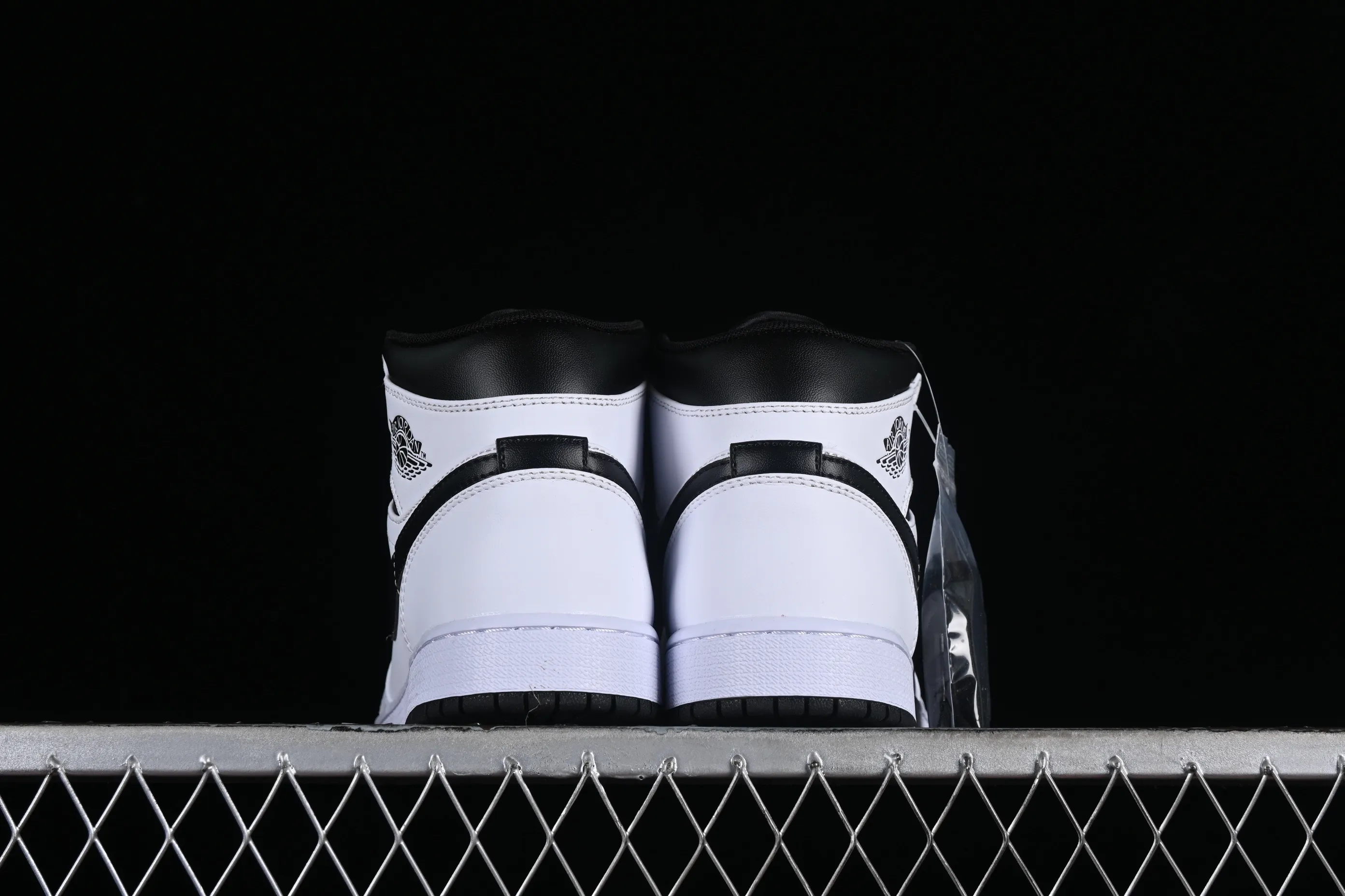 All categories Air Jordan Jordan series basketball shoes Air Jordan 1 Mid Air Jordan 1 Mid AJ1 Joe 1 classic white and black Chinese culture and leisure sneakers DQ8423-132